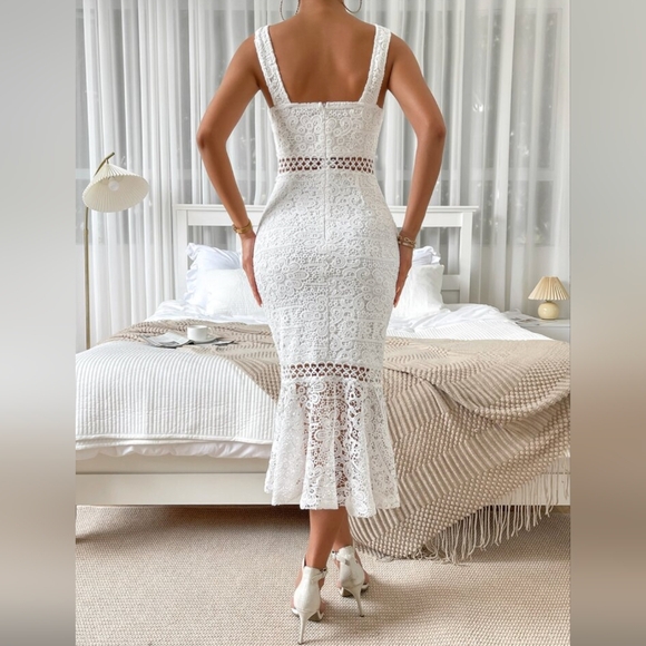 Elegant White Lace Dress - Picture 3 of 3